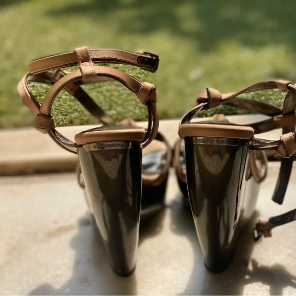 Burberry Wedge Heels with Knot Detail Straps in Powder Pink - Picture 11 of 17